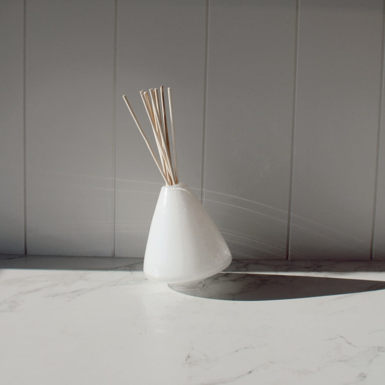 Heure du The Differ Vase White Glass